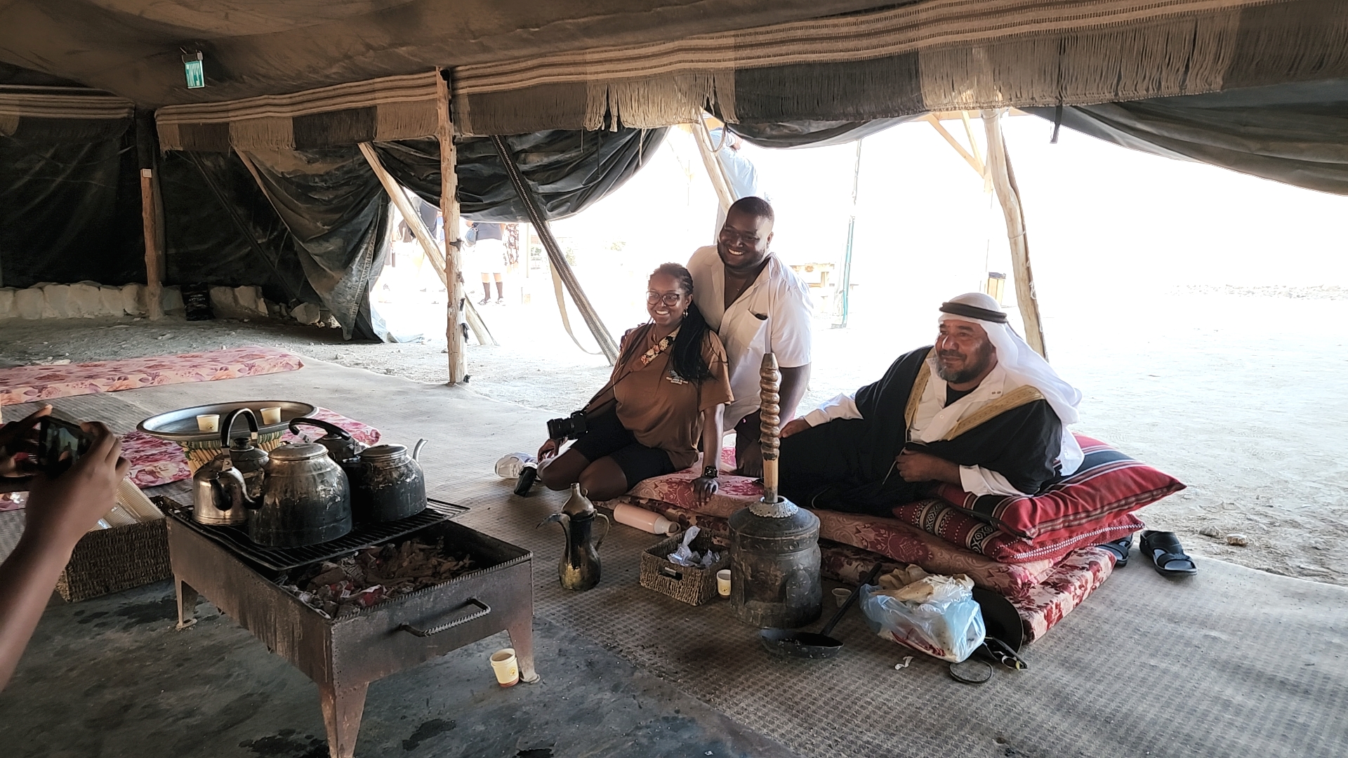 Kaffeezeremonie mit einem Beduinenführer in der Wüste